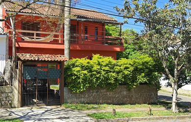 Imagem: A casa possui 3 Dormitórios, 1 Suíte, 3 Banheiros, 1 Vaga