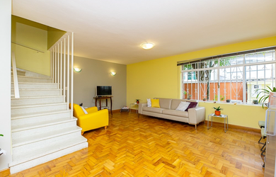 Imagem: A casa possui 4 Dormitórios, 3 Banheiros, 4 Vagas na garagem