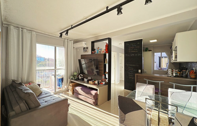 Imagem: O apartamento possui 2 Dormitórios, 1 Banheiro, 1 Vaga na garagem