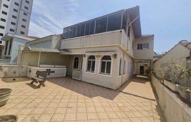 Imagem: A casa possui 4 Dormitórios, 3 Suítes, 6 Banheiros, 3 Vagas