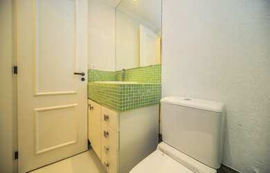 Imagem: O apartamento possui 2 Dormitórios, 1 Suíte, 2 Banheiros e