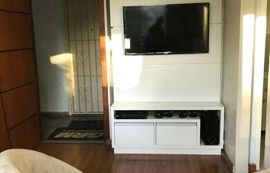 Imagem: O apartamento possui 1 Dormitório, 1 Banheiro, 1 Vaga na garagem