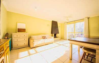 Imagem: A casa possui 3 Dormitórios, 1 Suíte, 5 Banheiros e 1 Vaga