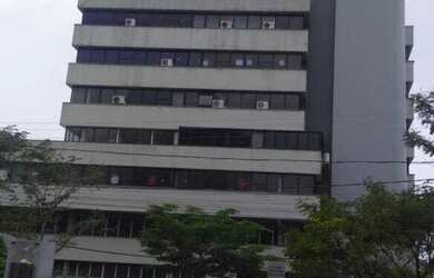 Imagem: A sala comercial possui 2 Banheiros, 2 Vagas na garagem, 95m²