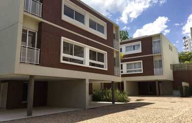 Imagem: A casa em condomínio possui 4 Dormitórios, 4 Suítes, 7 Banheiros