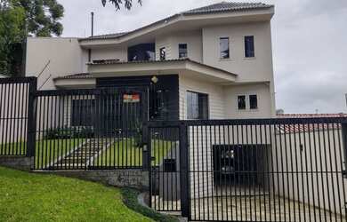 Imagem: A casa possui 3 Dormitórios, 1 Suíte, 5 Banheiros, 8 Vagas