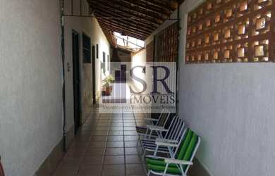 Imagem: A casa possui 2 Dormitórios, 1 Suíte, 2 Banheiros, 2 Vagas