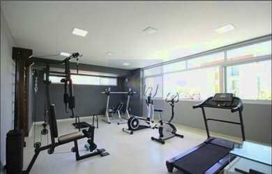 Imagem: O apartamento possui 2 Dormitórios, 1 Suíte, 1 Banheiro, 1