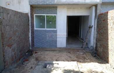 Imagem: A casa possui 3 Dormitórios, 2 Suítes, 1 Banheiro, 1 Vaga