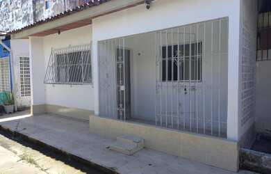 Imagem: A casa possui 2 Dormitórios, 1 Banheiro, 1 Vaga na garagem