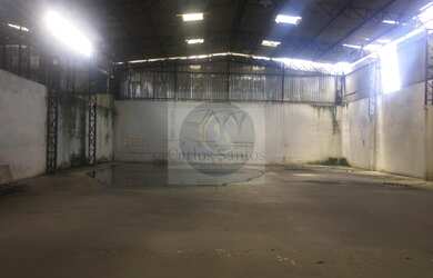 Imagem: O depósito possui 1 Banheiro, 3.000m² de Área, 1.400m² de