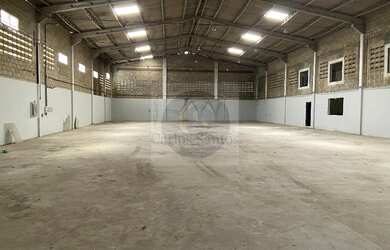 Imagem: O depósito possui 1 Banheiro, 2525m² de Área, 1612m² de