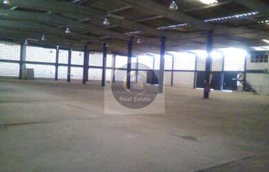 Imagem: O depósito possui 1 Banheiro, 4.419m² de Área, 2.215m² de