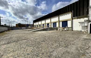 Imagem: O depósito possui 1 Banheiro, 3.040m² de Área, 2.860m² de