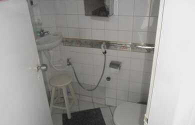 Imagem: A sala comercial possui 1 Banheiro, 1 Vaga na garagem, 10m²