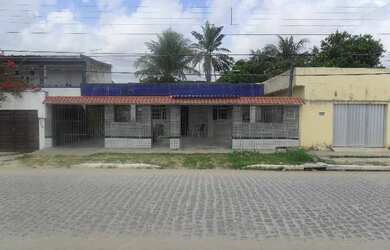 Imagem: A casa possui 3 Dormitórios, 1 Suíte, 1 Banheiro, 3 Vagas