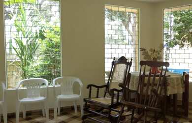 Imagem: A casa possui 6 Dormitórios, 1 Suíte, 5 Banheiros, 1 Vaga