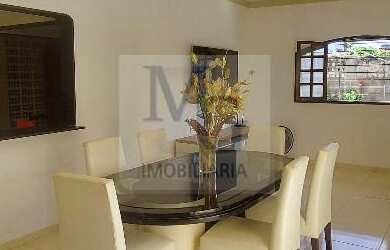 Imagem: A casa possui 3 Dormitórios, 1 Suíte, 2 Banheiros, 5 Vagas