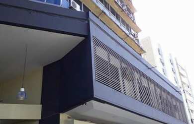 Imagem: A sala comercial possui 1 Banheiro, 400m² de Área e está