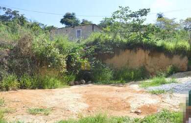 Imagem: O terreno possui 782m² de Área e está localizado em Nápoli