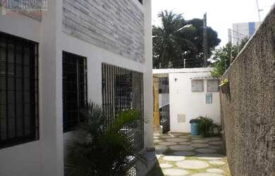 Imagem: A casa possui 4 Dormitórios, 1 Suíte, 4 Banheiros, 1 Vaga