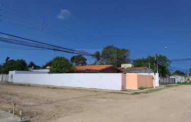 Imagem: A casa possui 2 Dormitórios, 1 Suíte, 2 Banheiros, 4 Vagas