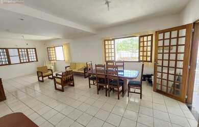 Imagem: A casa possui 5 Dormitórios, 3 Suítes, 2 Banheiros, 3 Vagas