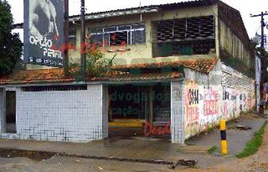 Imagem: A casa possui 3 Dormitórios, 1 Suíte, 3 Banheiros, 6 Vagas