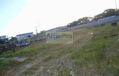 Imagem: O terreno possui 4853m² de Área e está localizado em Curado