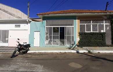 Imagem: A casa possui 2 Dormitórios, 1 Banheiro, 118m² de Área, 82m²