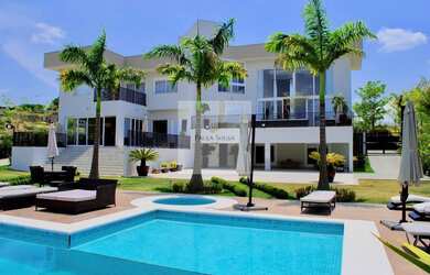 Imagem: A casa em condomínio possui 4 Dormitórios, 6 Suítes, 6 Banheiros