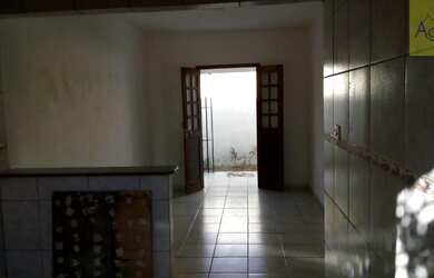 Imagem: A casa possui 2 Dormitórios, 1 Banheiro, 1 Vaga na garagem