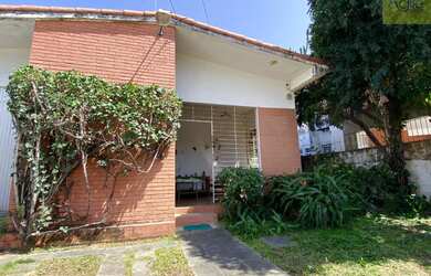 Imagem: A casa possui 4 Dormitórios, 1 Suíte, 3 Banheiros, 3 Vagas