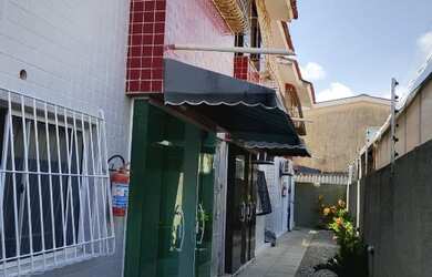 Imagem: O apartamento possui 3 Dormitórios, 1 Banheiro, 1 Vaga na garagem