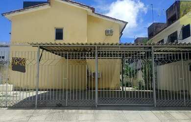 Imagem: A casa possui 3 Dormitórios, 1 Banheiro, 1 Vaga na garagem