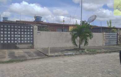 Imagem: A casa possui 3 Dormitórios, 1 Suíte, 1 Banheiro, 1 Vaga na