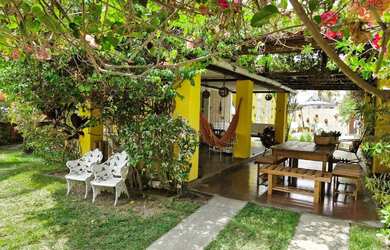 Imagem: A casa possui 5 Dormitórios, 2 Suítes, 3 Banheiros, 3 Vagas