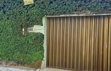 Imagem: A casa possui 4 Dormitórios, 2 Suítes, 1 Banheiro, 2 Vagas