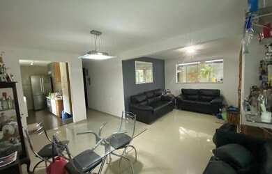 Imagem: A casa em condomínio possui 4 Dormitórios, 2 Suítes, 1 Banheiro