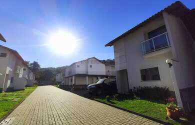 Imagem: A casa em condomínio possui 3 Dormitórios, 1 Suíte, 3 Banheiros