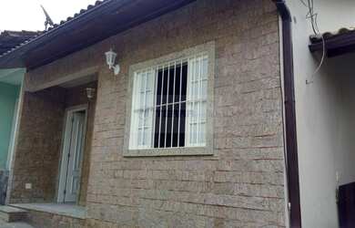 Imagem: A casa em condomínio possui 2 Dormitórios, 1 Suíte, 2 Banheiros