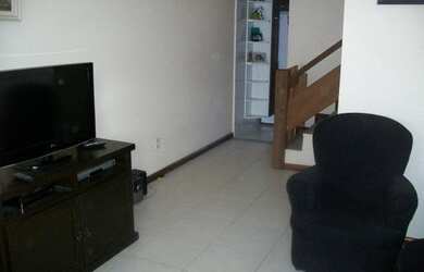 Imagem: A casa possui 2 Dormitórios, 2 Suítes, 1 Banheiro, 110m²