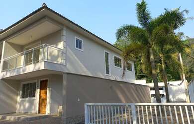 Imagem: A casa em condomínio possui 3 Dormitórios, 1 Suíte, 2 Banheiros