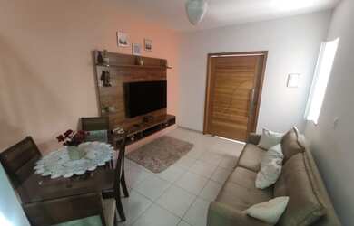 Imagem: A casa possui 4 Dormitórios, 1 Suíte, 2 Banheiros, 2 Vagas