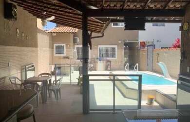 Imagem: A casa possui 4 Dormitórios, 2 Suítes, 4 Banheiros, 2 Vagas