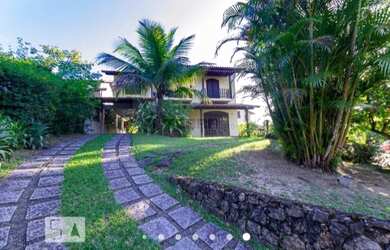 Imagem: A casa em condomínio possui 4 Dormitórios, 4 Suítes, 1 Banheiro