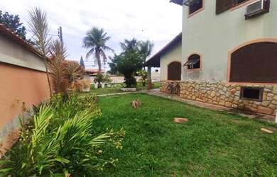 Imagem: A casa possui 5 Dormitórios, 2 Suítes, 1 Banheiro, 3 Vagas