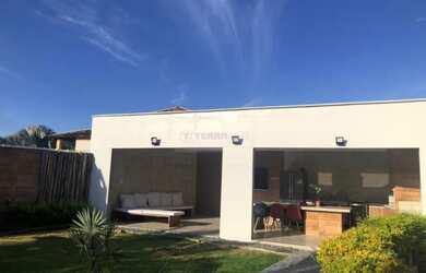 Imagem: A casa em condomínio possui 4 Dormitórios, 2 Suítes, 5 Banheiros