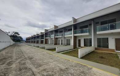 Imagem: A casa em condomínio possui 2 Dormitórios, 2 Suítes, 1 Banheiro