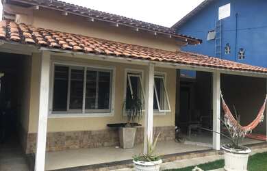 Imagem: A casa em condomínio possui 4 Dormitórios, 2 Suítes, 4 Banheiros